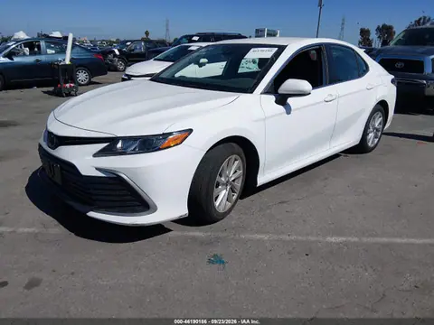 2024 Toyota CAMRY LE VIN 4T1C11AK2RU212853 фото 2