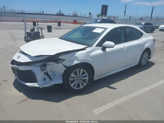 4T1DAACK3SU024981 — 2025 Toyota Camry LE, фото 2 с аукциона IAAI 14.10.2026, Передняя часть