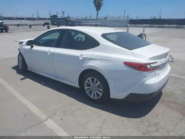 4T1DAACK3SU024981 — 2025 Toyota Camry LE, фото 3 с аукциона IAAI 14.10.2026, Передняя часть