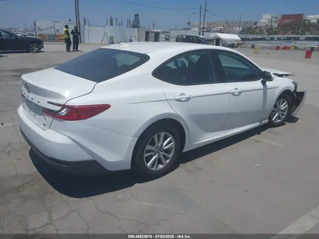 4T1DAACK3SU024981 — 2025 Toyota Camry LE, фото 4 с аукциона IAAI 14.10.2026, Передняя часть