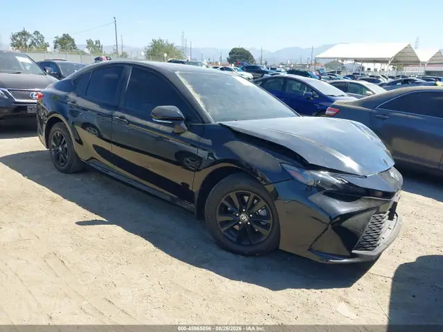 4T1DBADK7SU505490 — 2025 Toyota Camry LE, Передняя часть слева (Left Front), фото до ремонта