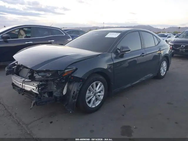 4T1DAACK4TU736241 — 2026 Toyota Camry LE, фото 2 с аукциона IAAI 13.10.2026, Передняя часть