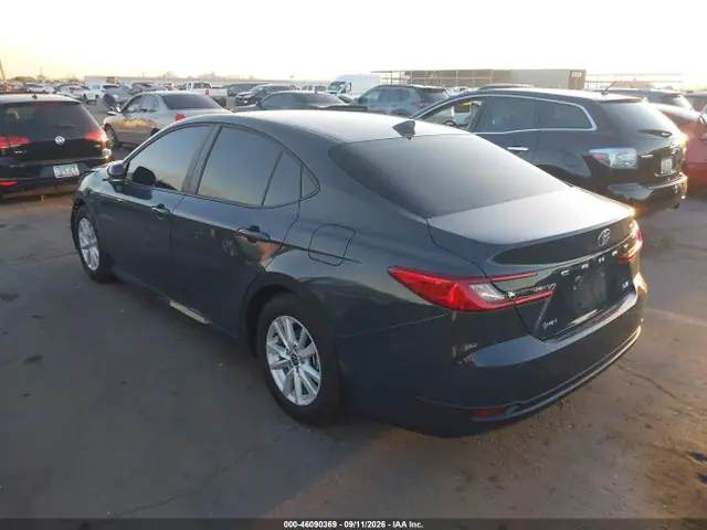 4T1DAACK4TU736241 — 2026 Toyota Camry LE, фото 3 с аукциона IAAI 13.10.2026, Передняя часть