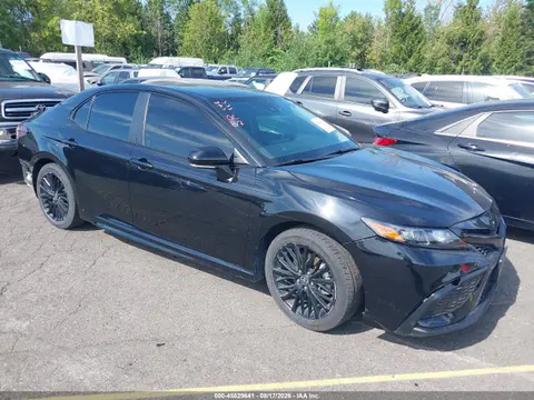 4T1G11BKXNU047998 — 2022 Toyota Camry SE Nightshade Special AWD, Задняя часть (Rear), фото до ремонта