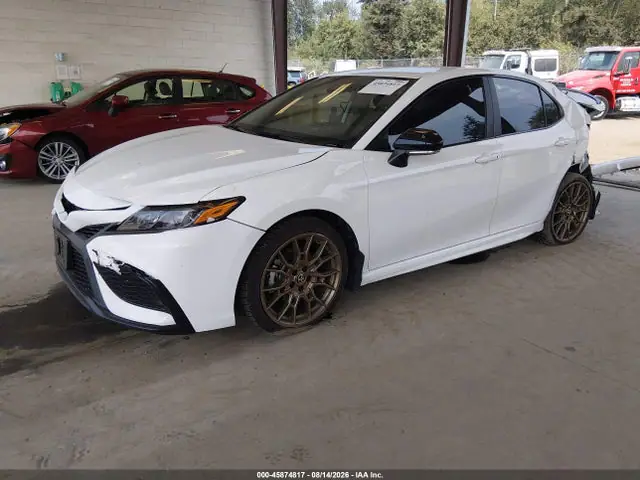 4T1G11BKXRU125976 — 2024 Toyota Camry SE Nightshade, фото 2 с аукциона IAAI 14.10.2026, Передняя и задняя части