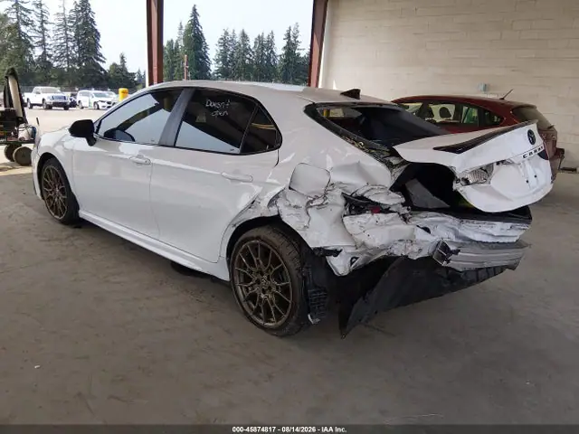 4T1G11BKXRU125976 — 2024 Toyota Camry SE Nightshade, фото 3 с аукциона IAAI 14.10.2026, Передняя и задняя части