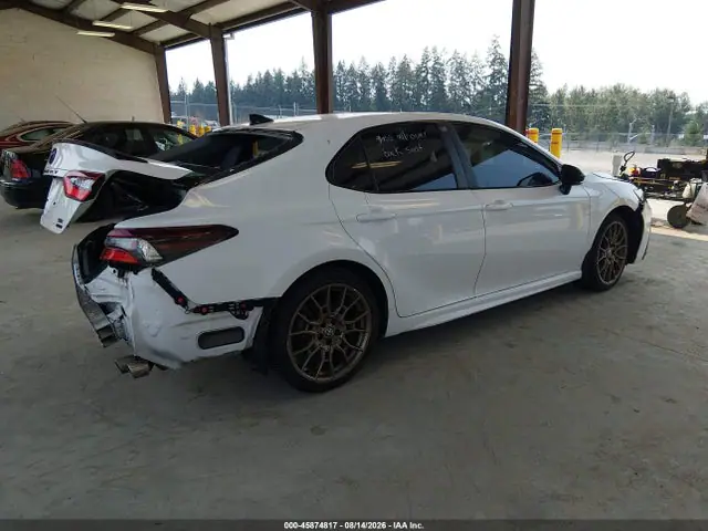 4T1G11BKXRU125976 — 2024 Toyota Camry SE Nightshade, фото 4 с аукциона IAAI 14.10.2026, Передняя и задняя части