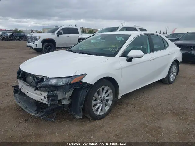 4T1G11AK9MU593529 — 2021 Toyota Camry SE/SE Night Shade, фото 2 с аукциона IAAI 29.09.2026, Передняя часть
