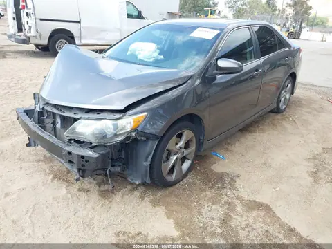 2014 Toyota Camry Se Sport VIN 4T1BF1FK5EU372953 фото 2