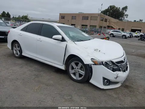 4T1BF1FK0EU416258 — 2014 Toyota Camry SE, Передняя часть (Front End), фото до ремонта