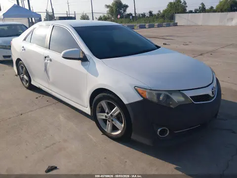 4T1BF1FK2EU738786 — 2014 Toyota Camry SE, Естественный износ (Normal Wear & Tear), фото до ремонта