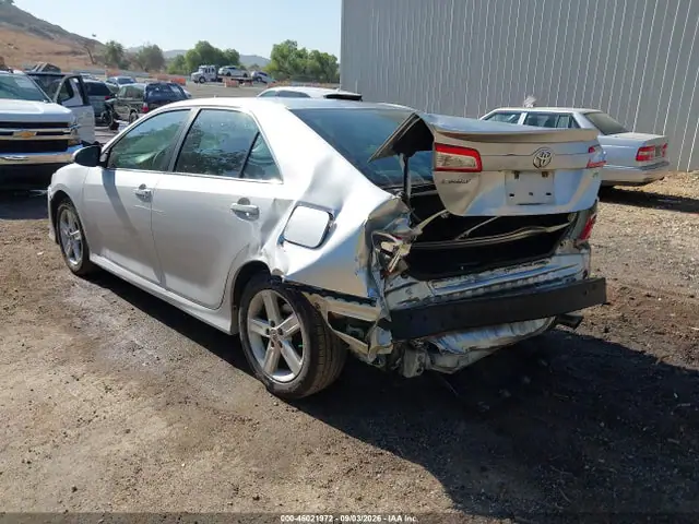 4T1BF1FK4EU455239 — 2014 Toyota Camry SE, фото 3 с аукциона IAAI 29.09.2026, Задняя часть