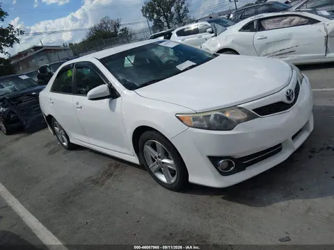 4T1BF1FK6EU305794 — 2014 Toyota Camry SE, Передняя часть (Front & Rear), фото до ремонта