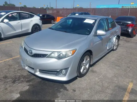 2014 Toyota CAMRY SE VIN 4T1BF1FKXEU784821 фото 2