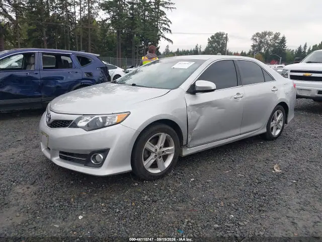 4T1BF1FK0EU397033 — 2014 Toyota Camry SE, фото 2 с аукциона IAAI 30.09.2026, Левый бок