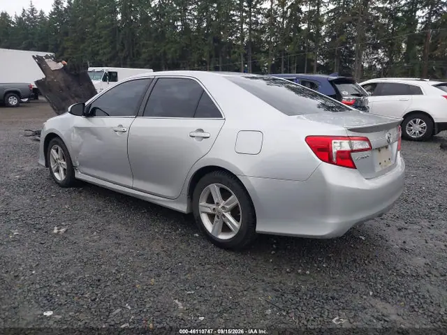 4T1BF1FK0EU397033 — 2014 Toyota Camry SE, фото 3 с аукциона IAAI 30.09.2026, Левый бок