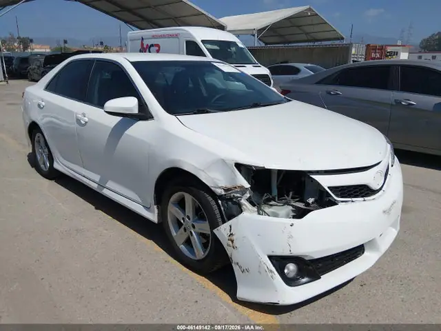 4T1BF1FK3EU387709 — 2014 Toyota Camry SE, Передняя часть справа (Right Front), фото до ремонта