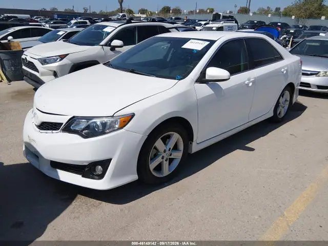 4T1BF1FK3EU387709 — 2014 Toyota Camry SE, фото 2 с аукциона IAAI 30.09.2026, Передняя часть справа