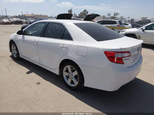 4T1BF1FK3EU387709 — 2014 Toyota Camry SE, фото 3 с аукциона IAAI 30.09.2026, Передняя часть справа
