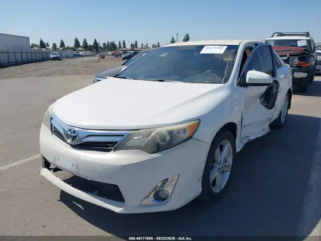 4T1BF1FK8EU436872 — 2014 Toyota Camry SE, фото 2 с аукциона IAAI 13.10.2026, Левый бок