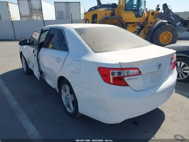 4T1BF1FK8EU436872 — 2014 Toyota Camry SE, фото 3 с аукциона IAAI 13.10.2026, Левый бок