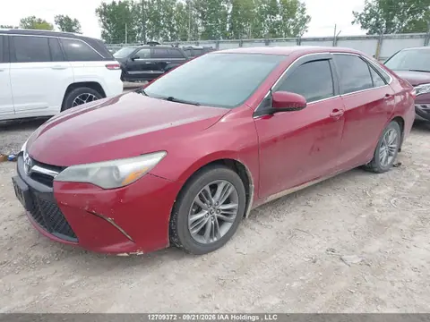 2015 Toyota CAMRY SE VIN 4T1BF1FK4FU915050 фото 2