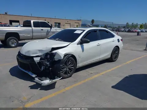 2016 Toyota CAMRY SE VIN 4T1BF1FK5GU247325 фото 2