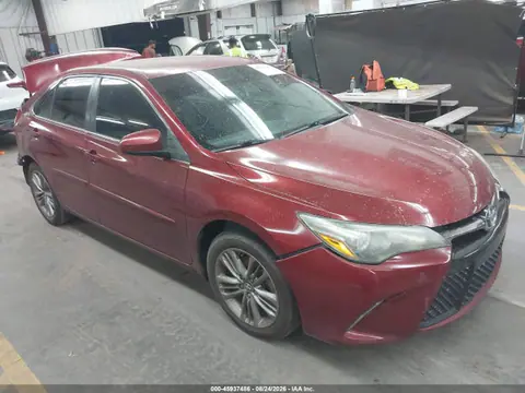 4T1BF1FK7GU610000 — 2016 Toyota Camry SE, Задняя часть (Rear), фото до ремонта