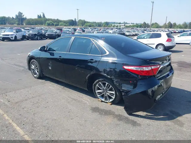 4T1BF1FK7HU726752 — 2017 Toyota Camry SE, фото 3 с аукциона IAAI 15.10.2026, Левый бок