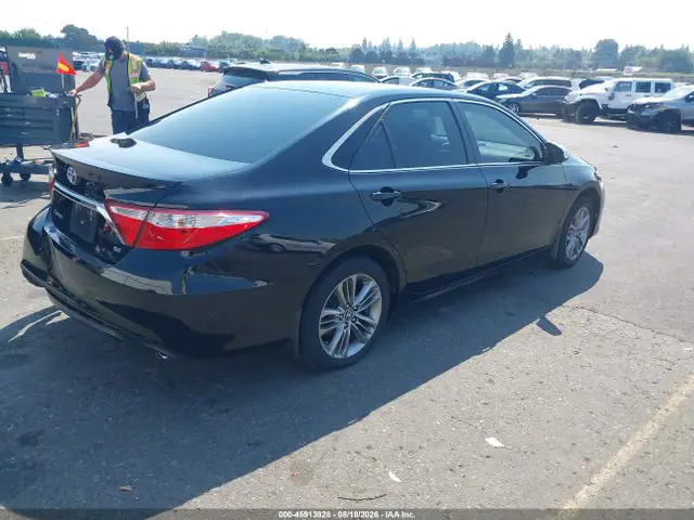 4T1BF1FK7HU726752 — 2017 Toyota Camry SE, фото 4 с аукциона IAAI 15.10.2026, Левый бок