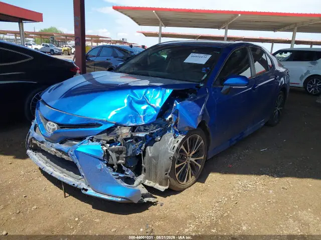 4T1B11HK1JU006767 — 2018 Toyota Camry SE, фото 2 с аукциона IAAI 13.10.2026, Передняя часть слева