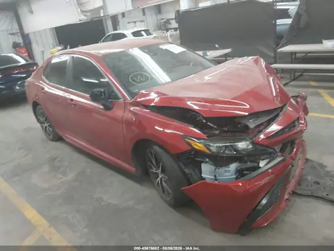4T1G11AK4MU440427 — 2021 Toyota Camry SE, Передняя часть (Front End), фото до ремонта