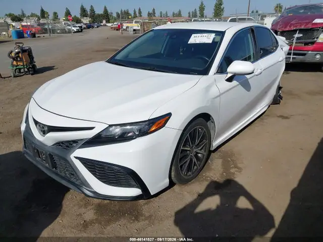 4T1G11AKXMU581325 — 2021 Toyota Camry SE, фото 2 с аукциона IAAI 29.09.2026, Задняя часть слева
