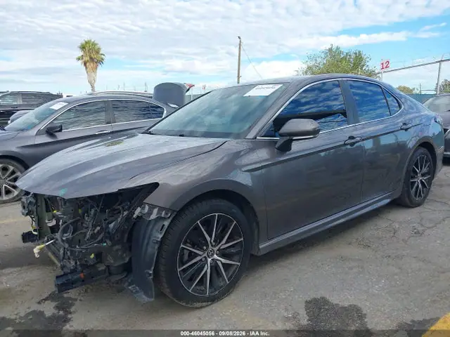 4T1G11AK0NU693536 — 2022 Toyota Camry SE, фото 2 с аукциона IAAI 14.10.2026, Передняя часть