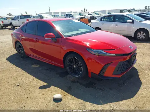 4T1DAACK9SU012768 — 2025 Toyota Camry SE, Передняя часть слева (Left Front), фото до ремонта