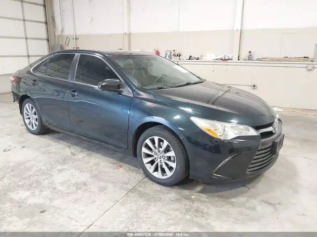 4T1BF1FK3FU943406 — 2015 Toyota Camry XLE, Задняя часть (Rear), фото до ремонта