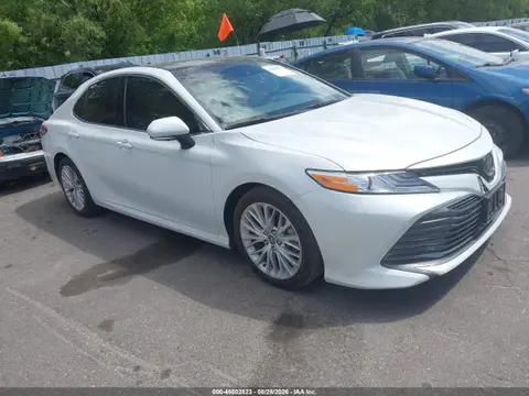 4T1B11HK5JU046561 — 2018 Toyota Camry XLE, Левый бок (Left Side), фото до ремонта