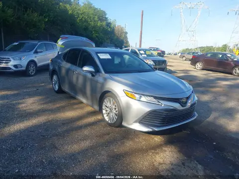 4T1B11HK4JU055185 — 2018 Toyota Camry XLE, Задняя часть (Rear), фото до ремонта