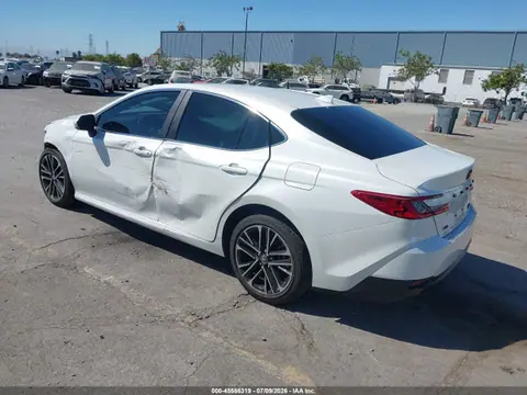 2025 Toyota CAMRY XLE VIN 4T1DAACKXSU070193 фото 3
