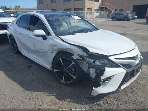 2018 Toyota CAMRY XSE VIN 4T1B61HK6JU048255 фото 1