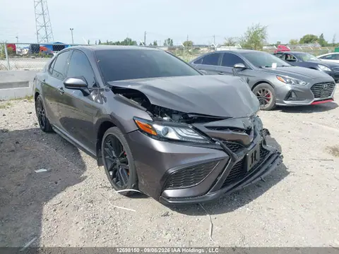 4T1K31AK0NU585910 — 2022 Toyota Camry XSE, Передняя часть (Front), фото до ремонта
