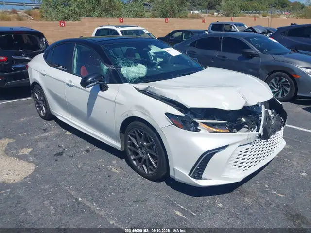 4T1DBADK2SU028323 — 2025 Toyota Camry XSE, Передняя и задняя части (Front & Rear), фото до ремонта