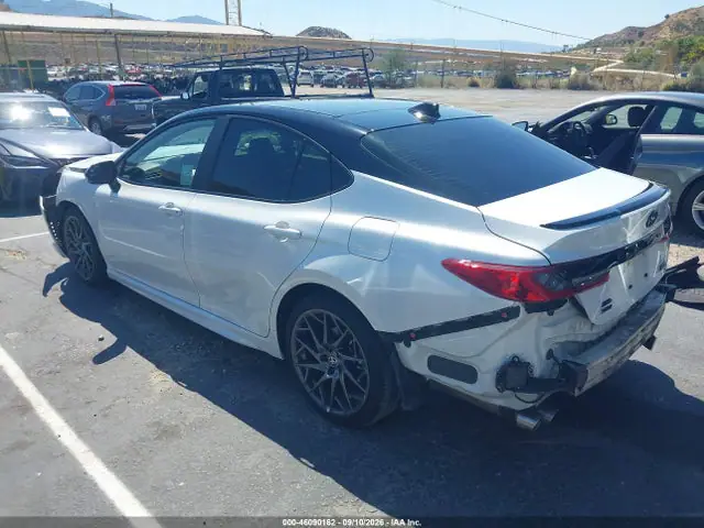4T1DBADK2SU028323 — 2025 Toyota Camry XSE, фото 3 с аукциона IAAI 14.10.2026, Передняя и задняя части