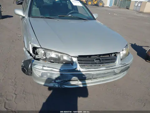 4T1BG22K3YU010634 — 2000 Toyota Camry, Передняя часть, фото до ремонта