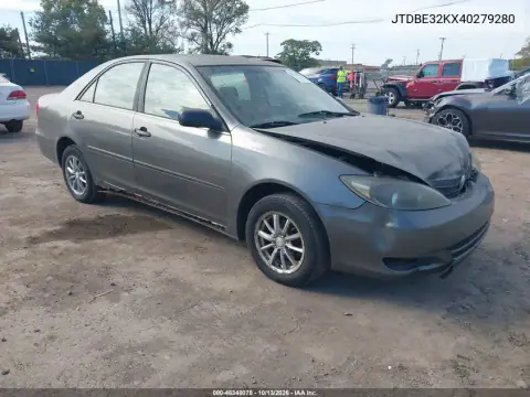 JTDBE32KX40279280 — 2004 Toyota Camry, Задняя часть слева, фото до ремонта