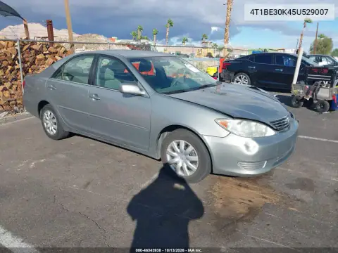 4T1BE30K45U529007 — 2005 Toyota Camry, Левая / Правая сторона, фото до ремонта