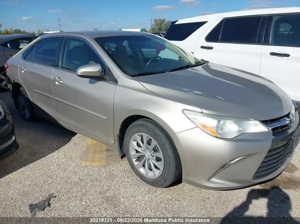4T1BF1FKXGU562704 — 2016 Toyota Camry, Град (Hail), фото до ремонта