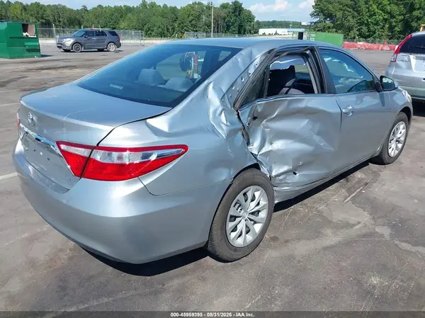4T1BF1FK3GU175332 — 2016 Toyota Camry, фото 4 с аукциона IAAI 14.10.2026, Правый бок