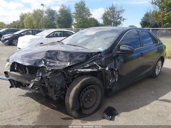 4T4BF1FK1GR518709 — 2016 Toyota Camry, фото 2 с аукциона IAAI, Передняя и задняя части