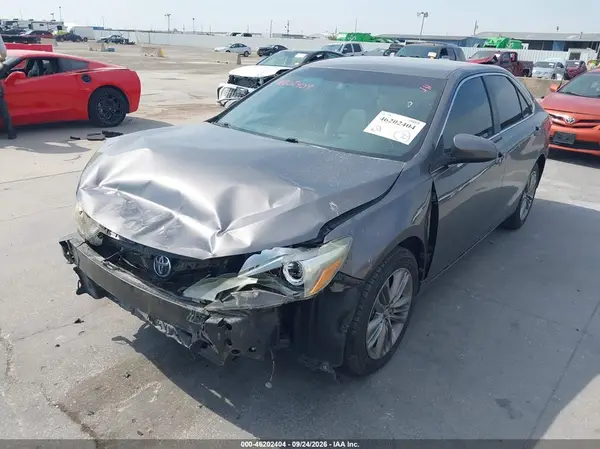 4T1BF1FK7GU210681 — 2016 Toyota Camry, фото 2 с аукциона IAAI, Передняя часть